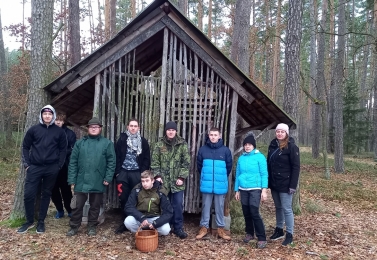 Rybáři vyjeli ke krmelcům se zásobami potravy pro zvěř