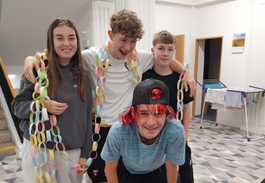 Papírový řetěz, který by obtočil školu dvakrát!
